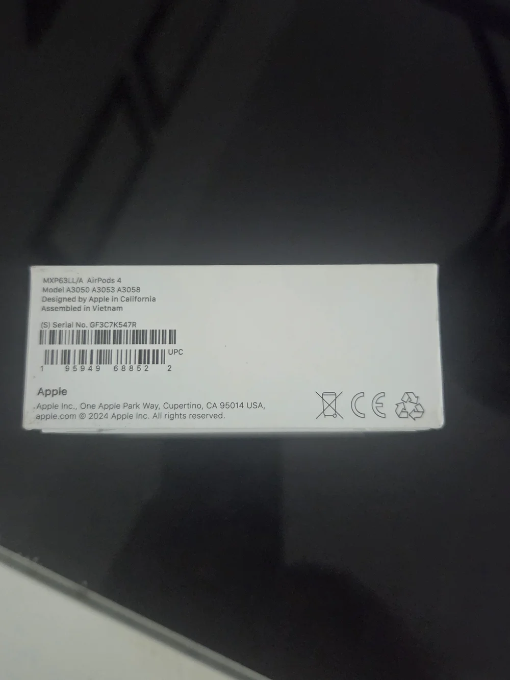 Apple White Wireless Earbuds with Charging Case - Airpods 4